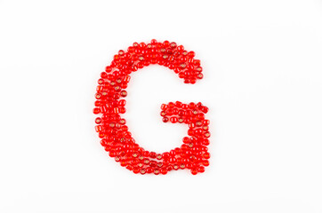 赤いビーズのアルファベット G
