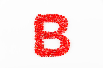 赤いビーズのアルファベット B