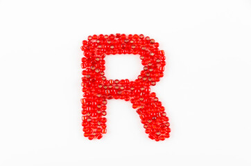 赤いビーズのアルファベット R
