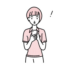 立ってスマートフォンを操作して何かに気づいて驚いたポロシャツの女性
