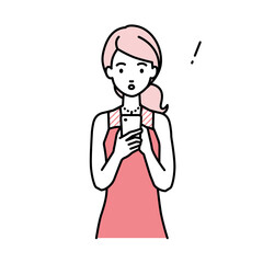 立ってスマートフォンを操作して何かに気づいて驚いたドレスの女性