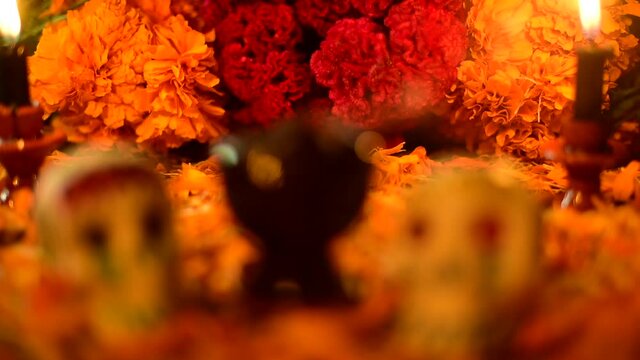 Incienso Ofrenda d&iacute;a de muertos calaveras velas flor de cempas&uacute;chil tradiciones 