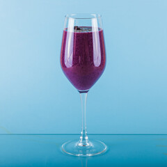 Bright and juicy photos of smoothies and fruit cocktails in the original presentation