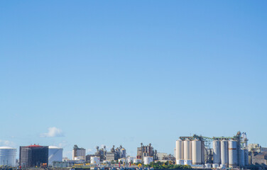 Fototapeta premium 千葉県京葉工業地域の風景