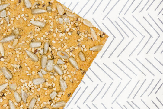 Galletas saladas de trigo espelta con tres semillas.