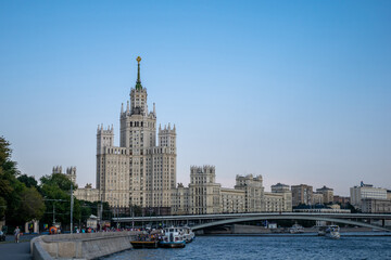 Fototapeta na wymiar モスクワ川とスターリングゴシック建築物 