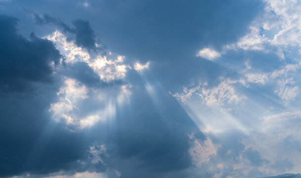雨上がりの空 の画像 3 225 件の Stock 写真 ベクターおよびビデオ Adobe Stock