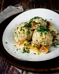 Semmelknödel mit Pilzen