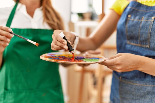 Mother and daughter drawing at art studio