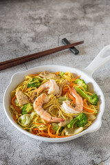 Closed up of stir fried Chinese noodle (chow mein) with pork, shrimp and vegetable