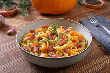 spaghetti con zucca e bacon