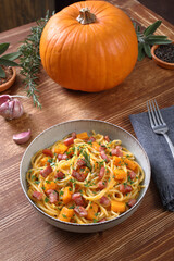 spaghetti con zucca e bacon