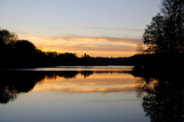 Fototapeta na wymiar Beautiful scenery of sunrise over lake. 