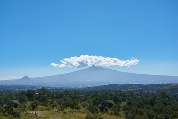 Fototapeta premium La malinche, mexican volcano in the state of tlaxcala