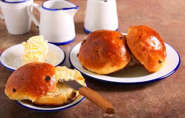 Fresh raisin teacakes served