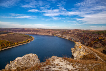 Fototapeta na wymiar Canyon with the river Dniester on an autumn day near the village of Subich. Podolsk Tovtry.