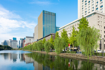 皇居周辺の高層ビル © yu_photo