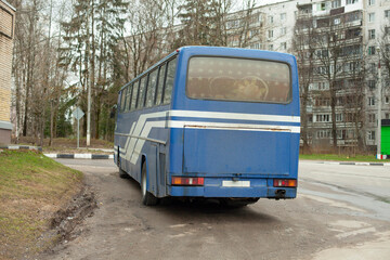 Fototapeta na wymiar The bus is parked. A regular bus is waiting for passengers. Transport in the city.