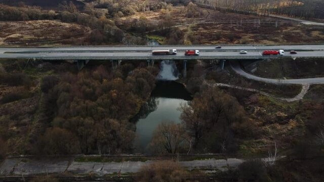 Old and new automobile bridge over the Upa River