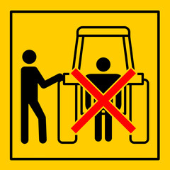 mssn36 MachineSafetySignNew mssn Maschinenkennzeichnung: Bei Betätigung des Krafthebers außerhalb des Hubbereichs der Dreipunktaufhängung bleiben . Aufstellung links . Traktor / Schlepper . g10826 © fotohansel