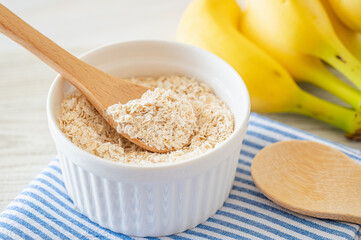 スプーンですくうクイックオーツ