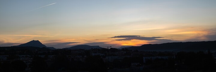 Obraz premium Sainte Victoire mountain in the light of the rising sun in autumn