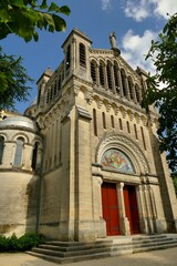 Obraz premium Façade de l’église du sanctuaire Notre-Dame de Peyragude à Penne-d’Agenais