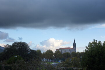 Fototapeta premium Walk through Mundaka. The coastal town of Mundaka in the Urdaibai biosphere reserve.