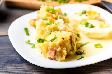 mashed potatoes with bacon and egg