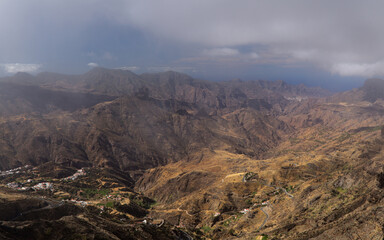 Obraz premium Gran Canaria, landscape of the central part of the island, Las Cumbres, ie The Summits, Caldera de Tejeda in geographical center of the island, as seen from Cruz de Tejeda pass 