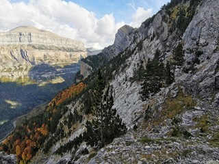 dangerous hiking path with steep cliffs