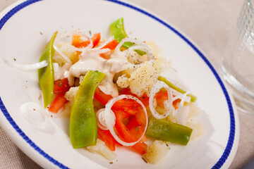 Appetizing salad with cauliflower, white onion and bell pepper