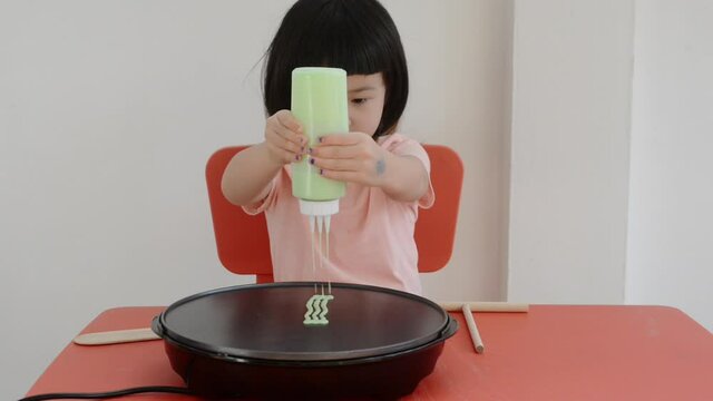 Kid enjoy making pancake in many design at home by itself.