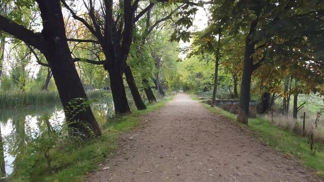 
The Canal de Castilla reached the town in 1849, thanks to the fact that four thousand prisoners fell apart to make it possible. Eleven years later, in 1860