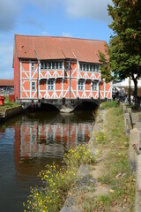 Fototapeta na wymiar Fachwerkhaus mit Gewölbe, Wismar