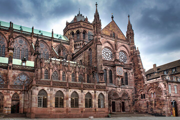 Fototapeta na wymiar Architecture of the Strasbourg Cathedral façade in France