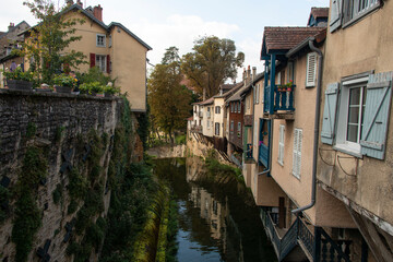 Fototapeta na wymiar Ville, Arbois, Jura, 39, rivière Cuisance, région Bourgogne Franche Comté