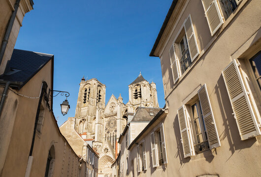 France, Cher, Bourges, Houses in front ofBourgesCathedral