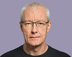 Obraz premium African man, successful entrepreneur wearing glasses face portrait