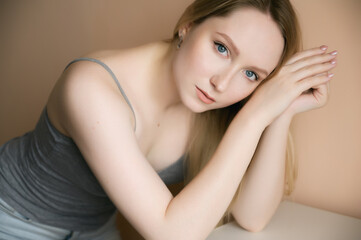 Obraz premium Portrait of a beautiful young woman with blue eyes.