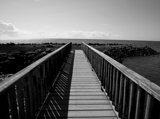 Fototapeta na wymiar wooden bridge over the ocean