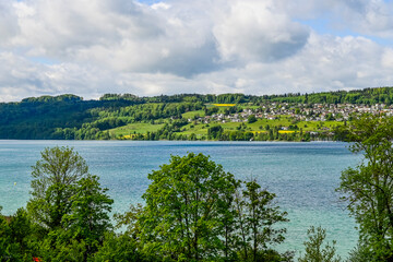 Obraz premium Beinwil, Hallwilersee, See, Seeufer, Seeuferweg, Naturschutzgebiet, Dorf, Meisterschwanden, Naturschutzgebiet, Schifffahrt, Aargau, Sommer, Schweiz