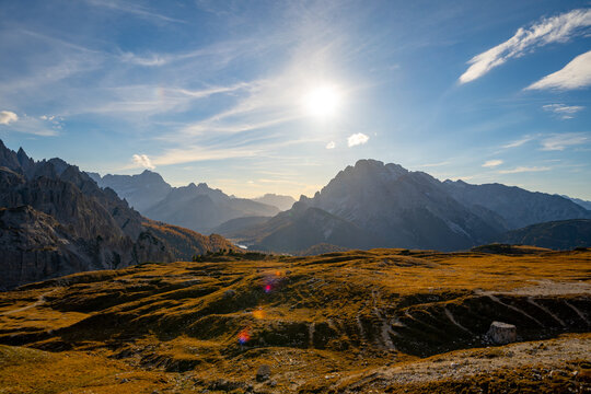 Dolomiten Drei Zinnen Sonnenaufgang Auronzo H&uuml;tte Dreizinnenh&uuml;tte Sextner Dolomiten S&uuml;dtirol Ostalpen
berg, fels, w&uuml;ste, landschaft, himmel, natur, fels, piter, anreisen, canyon, hills, rot, berg, par