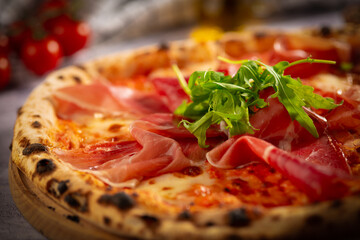 pizza with parma ham and arugula