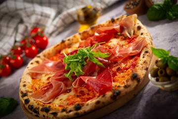 pizza with parma ham and arugula