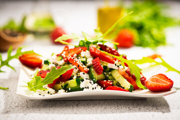salad with arugula and strawberry