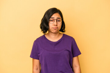 Obraz premium Young latin woman isolated on yellow background sad, serious face, feeling miserable and displeased.