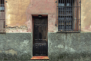 Fototapeta na wymiar old door in the old building