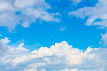 Fototapeta na wymiar blue sky with beautiful clouds.