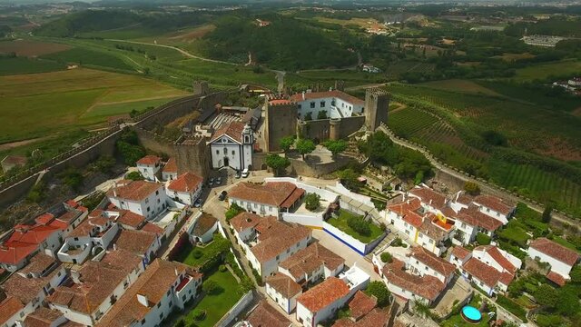 Obidos Portugal Vista a&eacute;rea do Castelo de Obidos e do seu antigo Pa&ccedil;o do Alcaide reconstruido no s&eacute;culo XVI